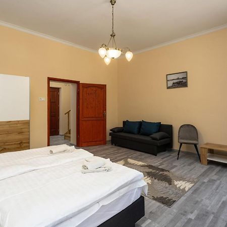 Illés Hotel Szeged Extérieur photo