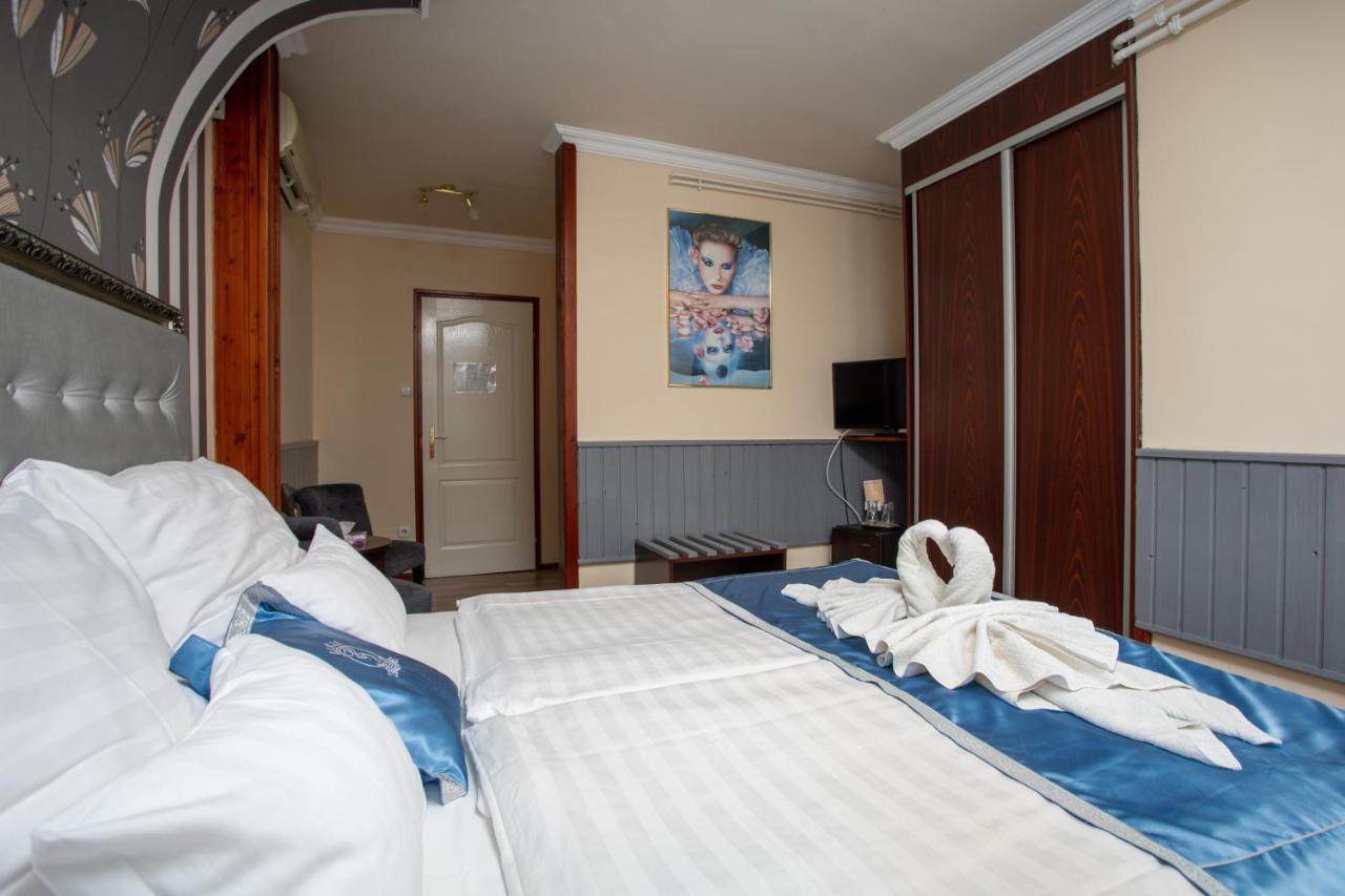 Illés Hotel Szeged Extérieur photo