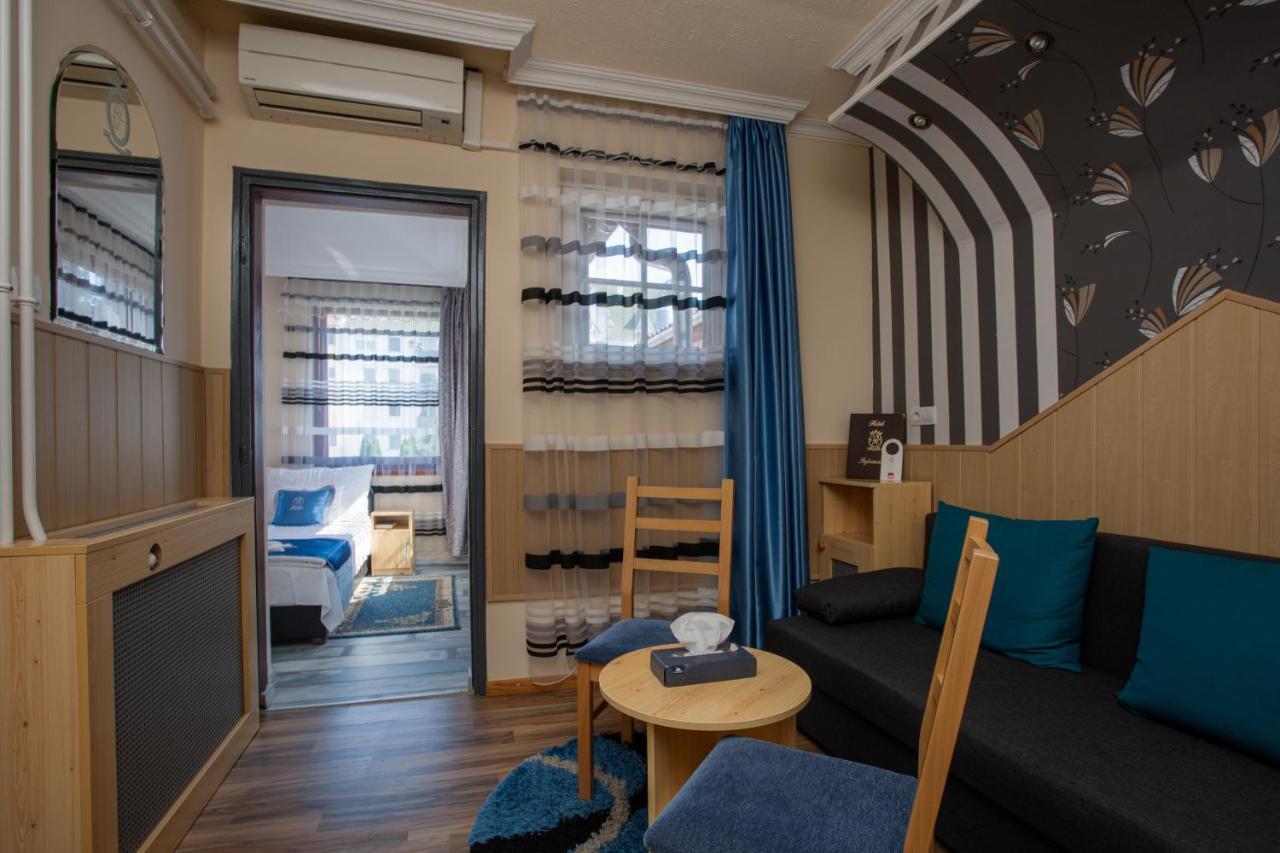 Illés Hotel Szeged Extérieur photo