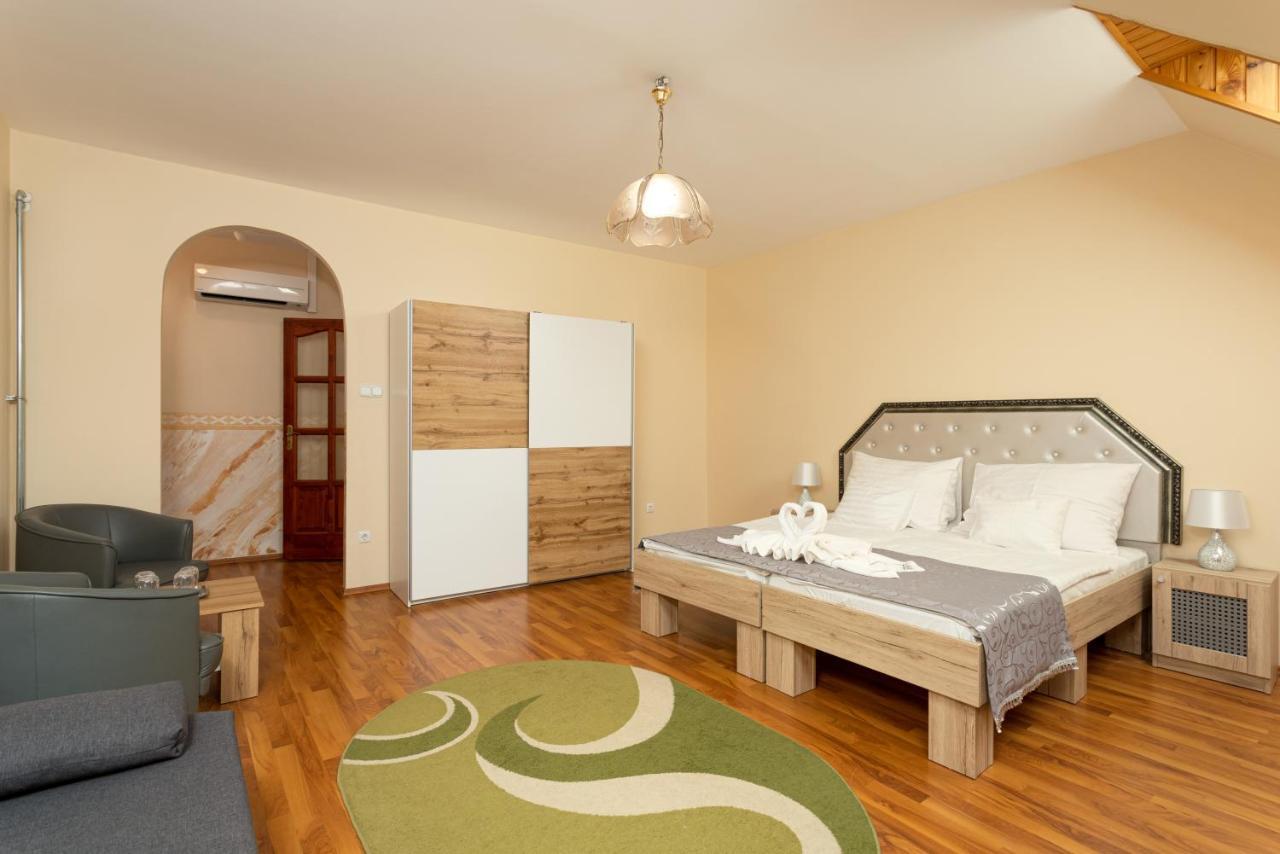 Illés Hotel Szeged Extérieur photo