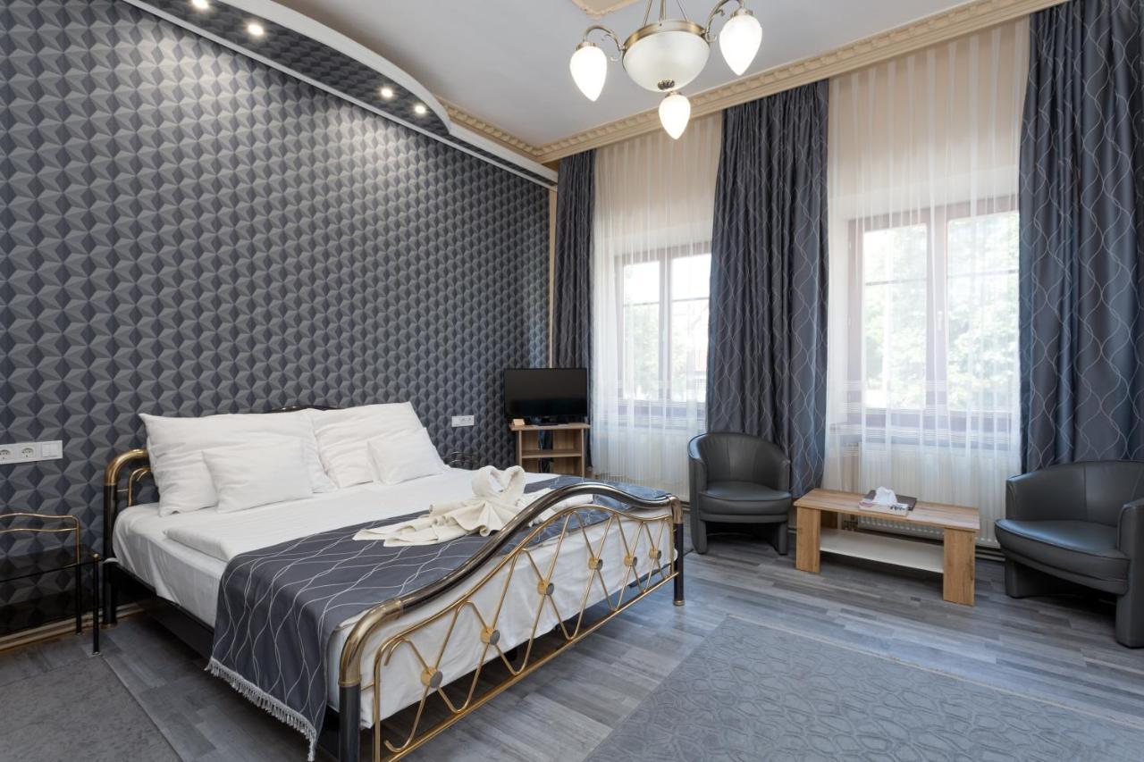 Illés Hotel Szeged Extérieur photo
